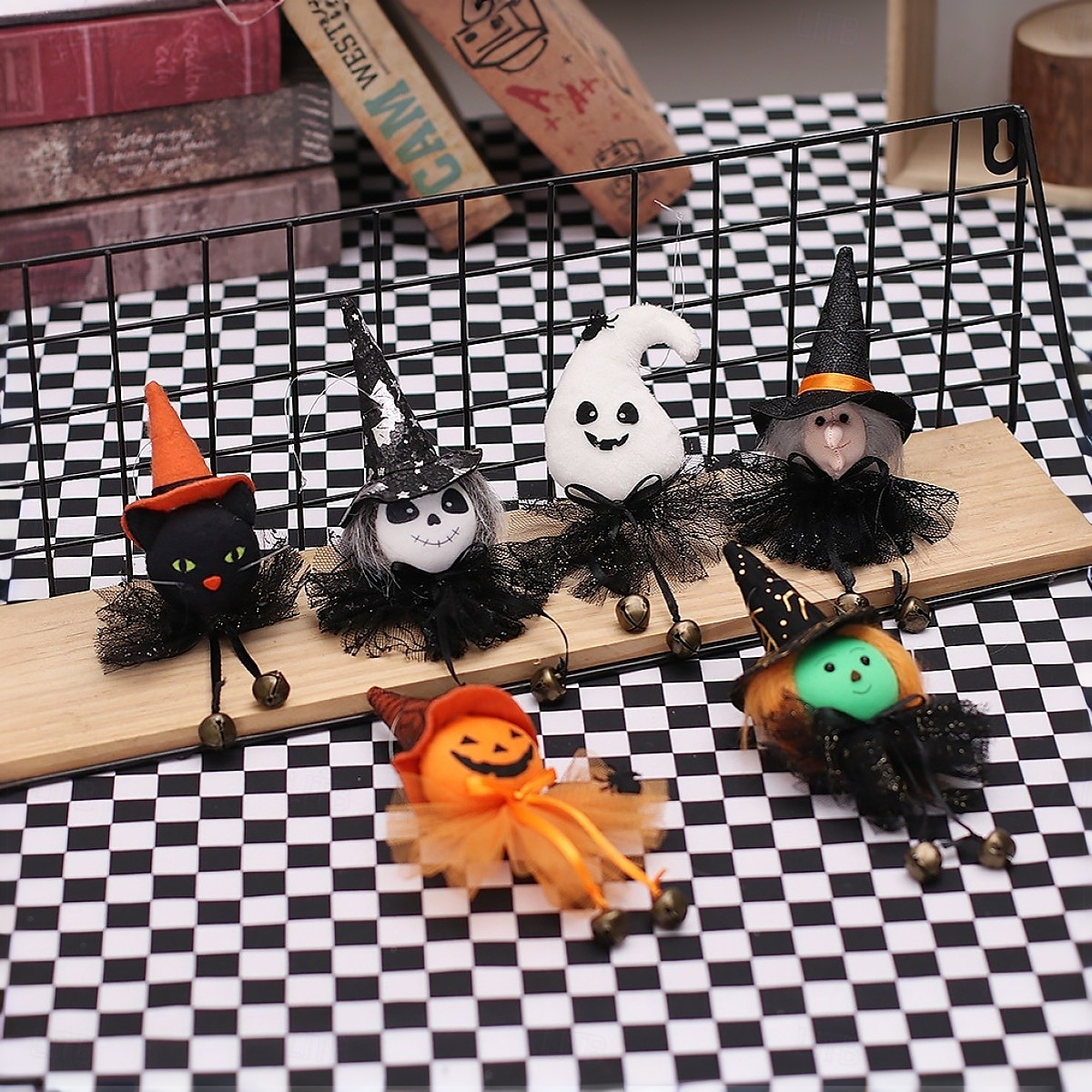 Závěsná ozdoba na halloweenskou panenku čarodějnice, kreslený zvonek s tylovou sukní, dýně, duch a plyšové přívěsky s černou kočkou pro vnitřní i venkovní halloweenské párty a domácí dekorace 2025 - $9.99 –P4