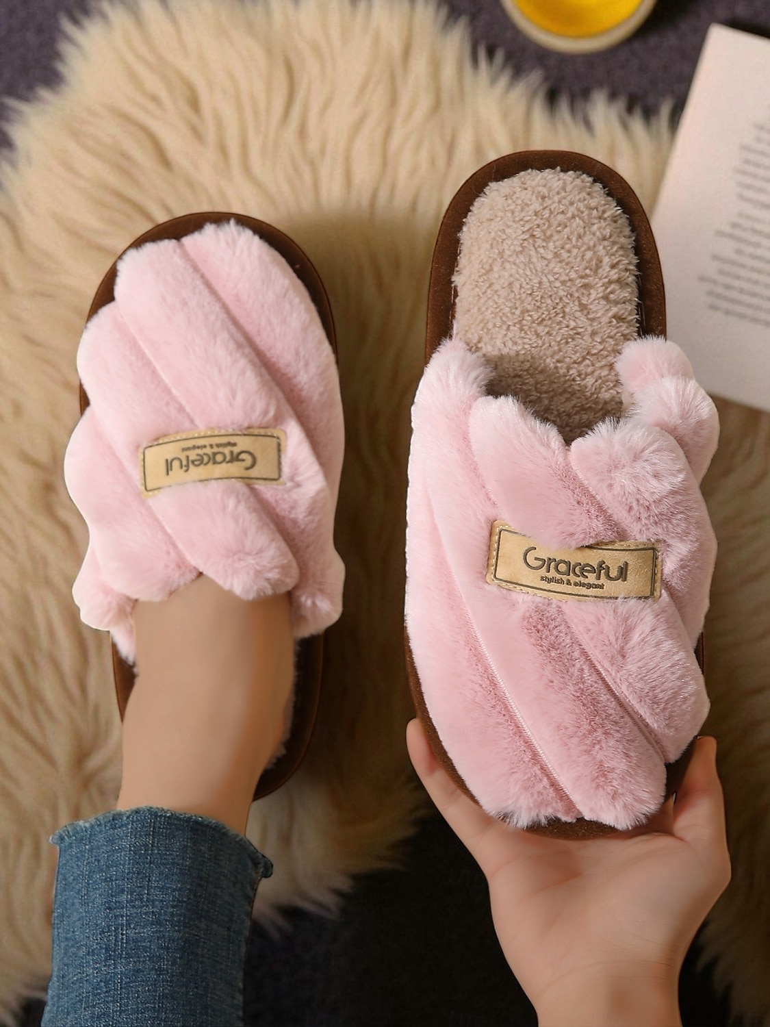 Chaussons en fausse fourrure pour femme – chaussures d'intérieur ultra douces pour le confort hivernal, la détente dans la chambre et la lecture détendue de 2025 ? $14.99 –P4