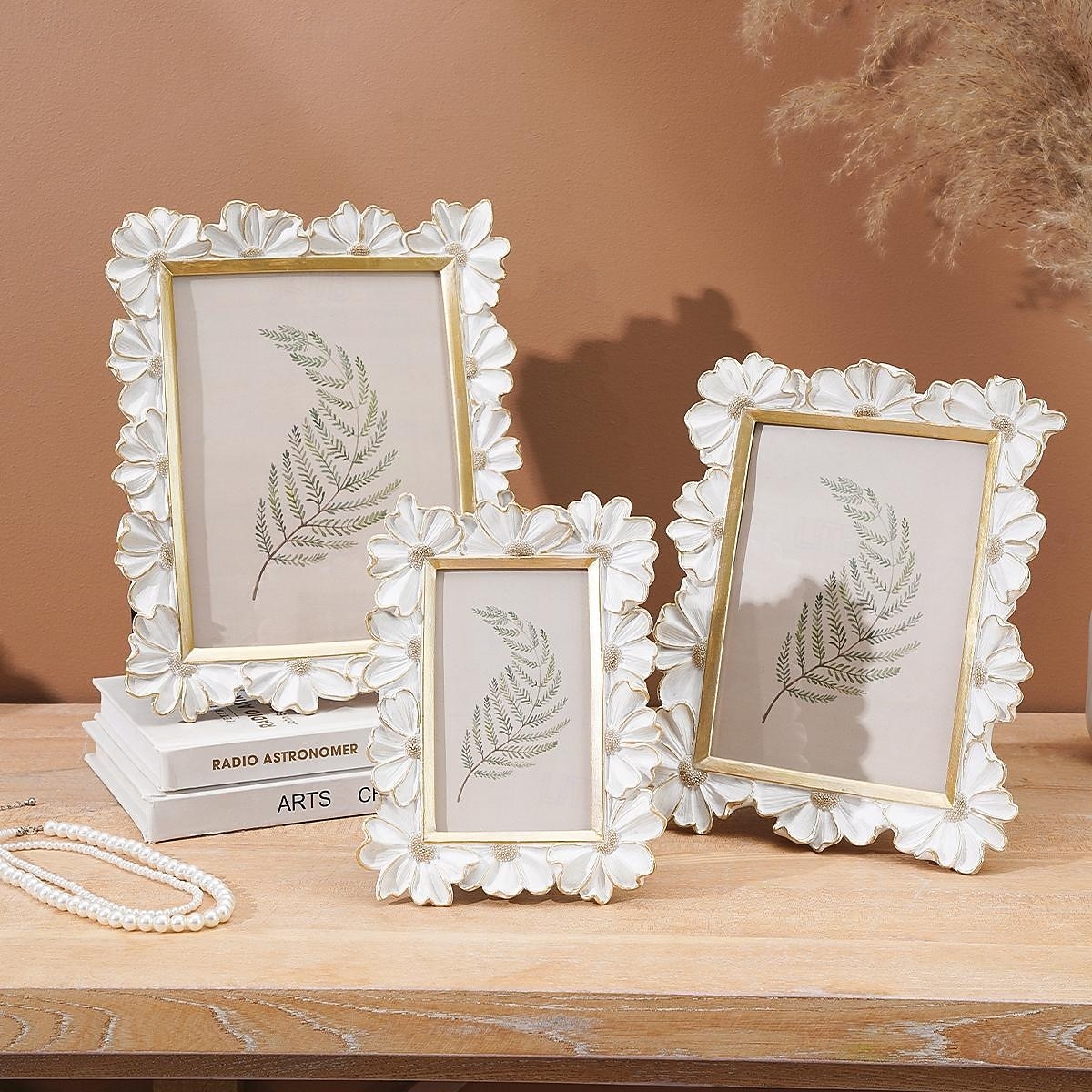 White Resin Photo Frame with Gold-Edged 3D Daisy Design, Square Picture Frame for Desktop Display, Horizontal and Vertical Use, Ideal for Home Decor and Photography Props 2025 - $18.99 –P4