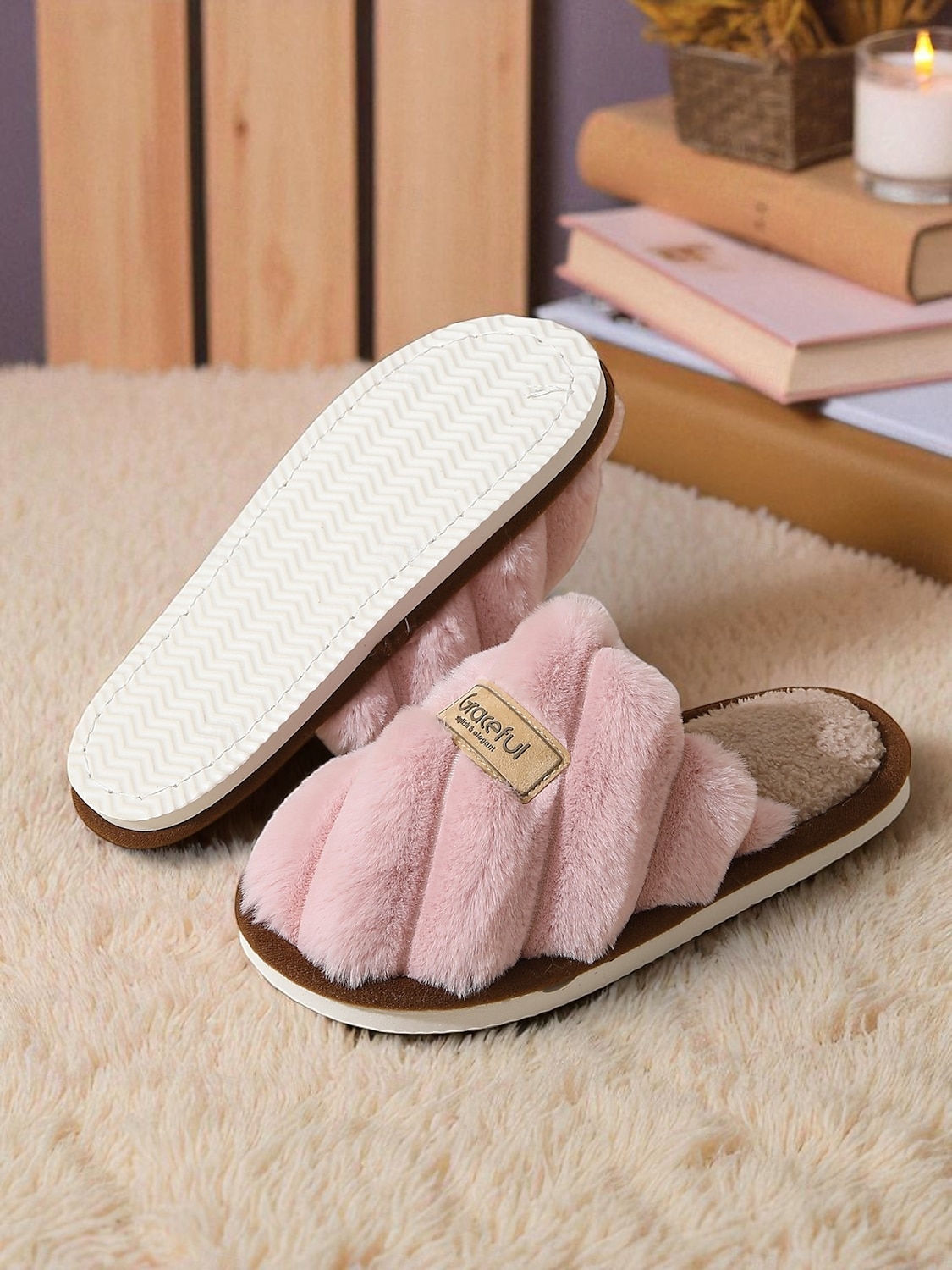 Chaussons en fausse fourrure pour femme – chaussures d'intérieur ultra douces pour le confort hivernal, la détente dans la chambre et la lecture détendue de 2025 ? $14.99 –P3