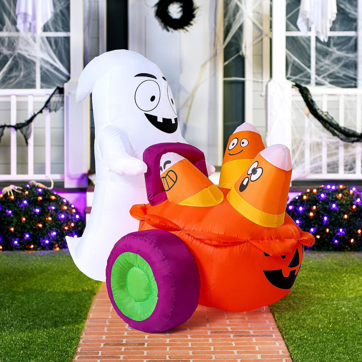 Gonfiabile fantasma di Halloween da 5 piedi che spinge una carrozza di zucche con caramelle, decorazione da giardino gonfiabile con LED integrati per feste di Halloween all'aperto, al chiuso, in del 2025 a $145.99 –P4
