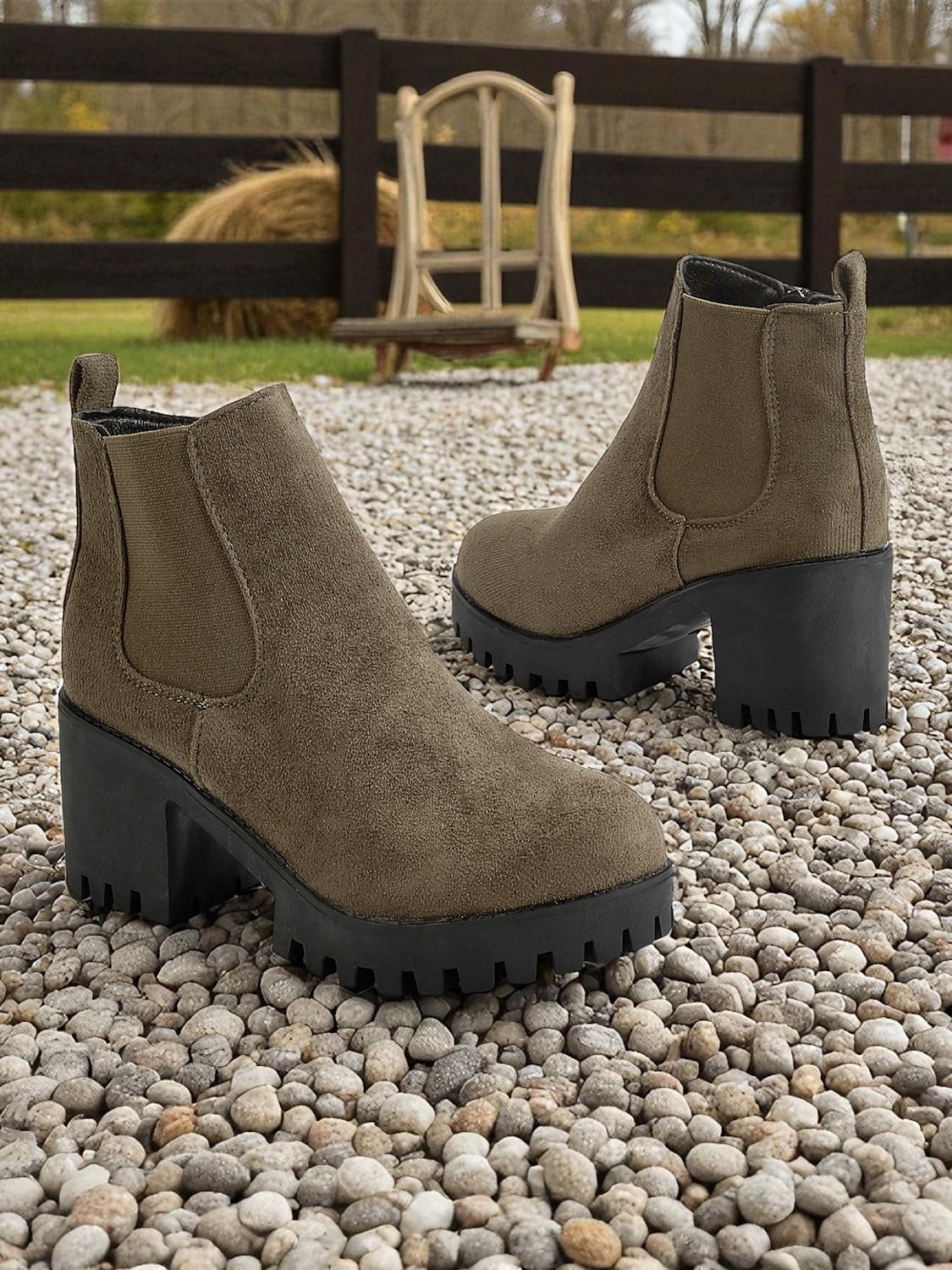 Botas Chelsea femininas de camurça sintética – botins de salto grosso e sola de borracha para passeios de outono na fazenda, estradas rurais e colheita de abóboras de 2025 por $26.99 –P3