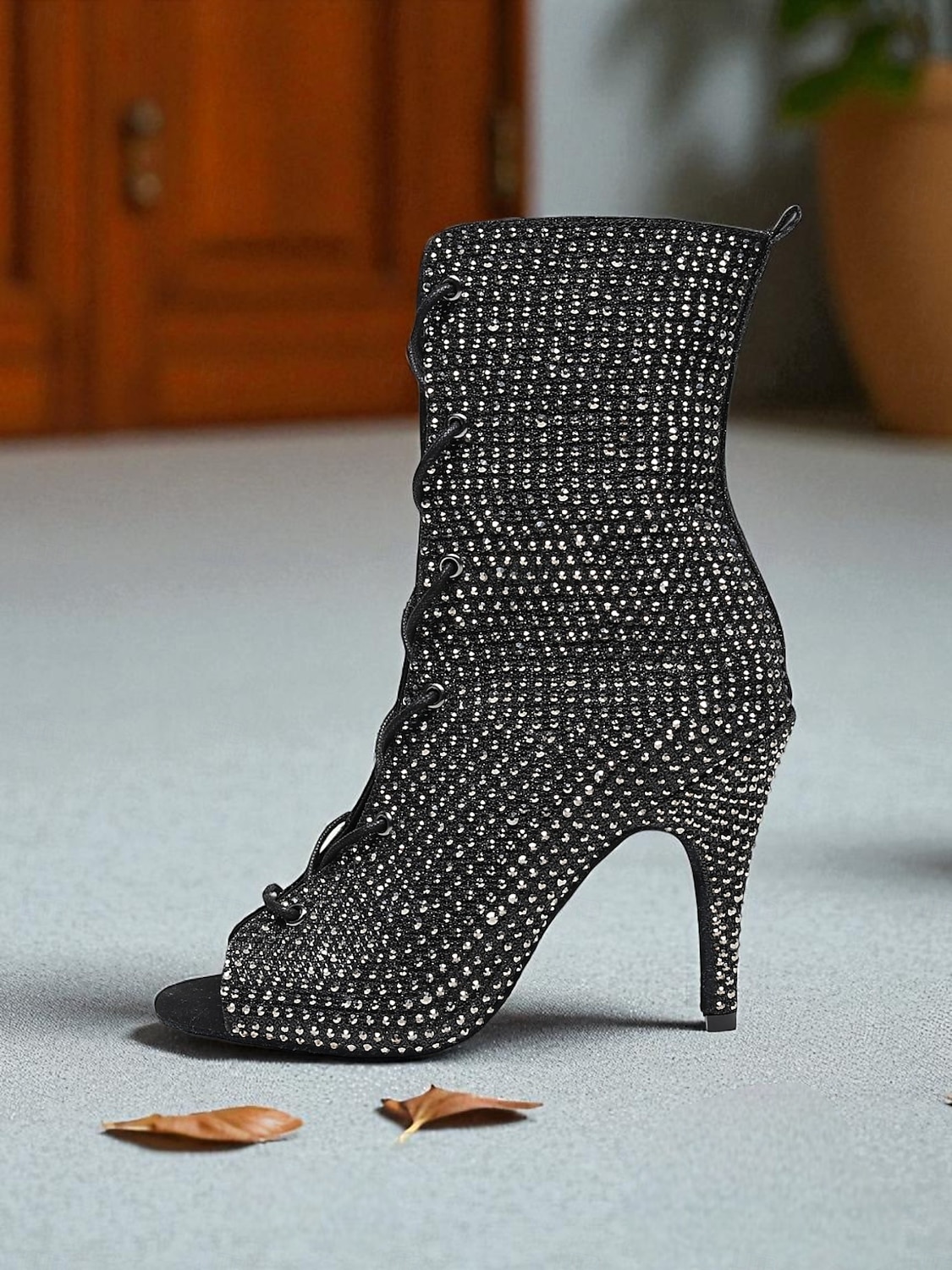 Bottines de danse à bout ouvert et strass pour femmes - bottines à talons courts et lacets scintillants pour les spectacles de salon et de scène latins de 2025 ? $69.99 –P7