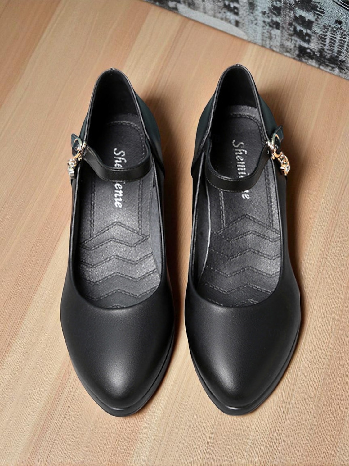 Escarpins Mary Jane rouges à talon moyen pour femmes – chaussures habillées classiques à bout rond avec bride à la cheville et breloque pour dames, idéales pour le bureau, l'église ou les événements semi-formels de 2025 ? $42.99 –P4
