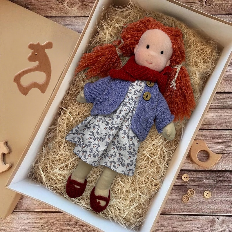 Boneca Waldorf feita à mão para bebês meninas com conjuntos de roupas - boneca de pelúcia macia de 11,8 polegadas para crianças pequenas, presente de Natal ideal para crianças de 2025 por $55.99 –P1