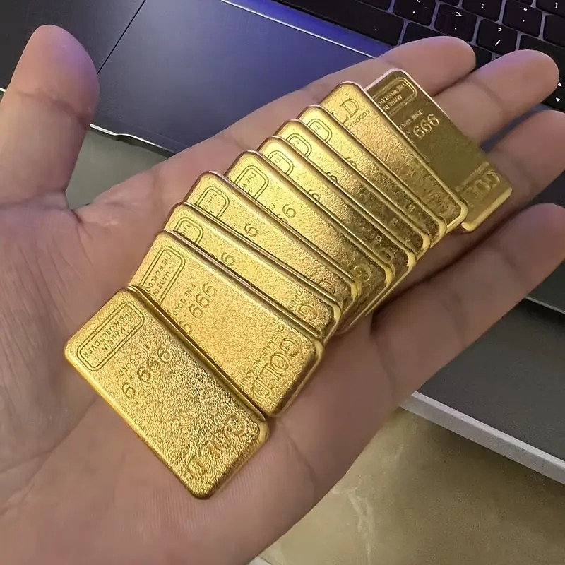 10 peças de ornamentos de réplica de barra de ouro, mini lingotes de ouro de metal sólido para decoração de casa, decorações de símbolo de riqueza, presente ideal para ano novo, natal, dia dos de 2026 por $19.99 –P3