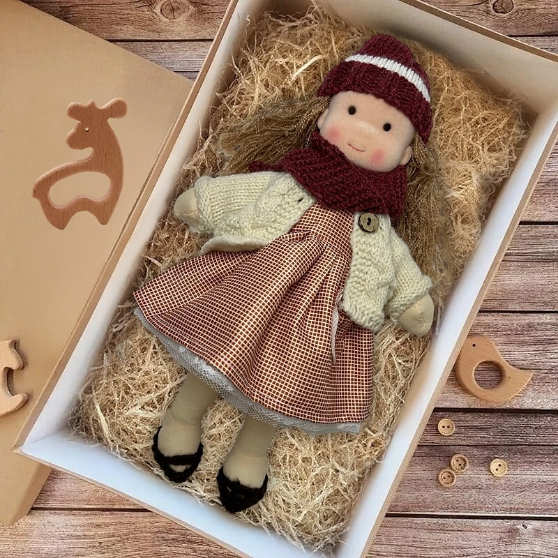 Boneca Waldorf feita à mão para bebês meninas com conjuntos de roupas - boneca de pelúcia macia de 11,8 polegadas para crianças pequenas, presente de Natal ideal para crianças de 2025 por $55.99 –P1