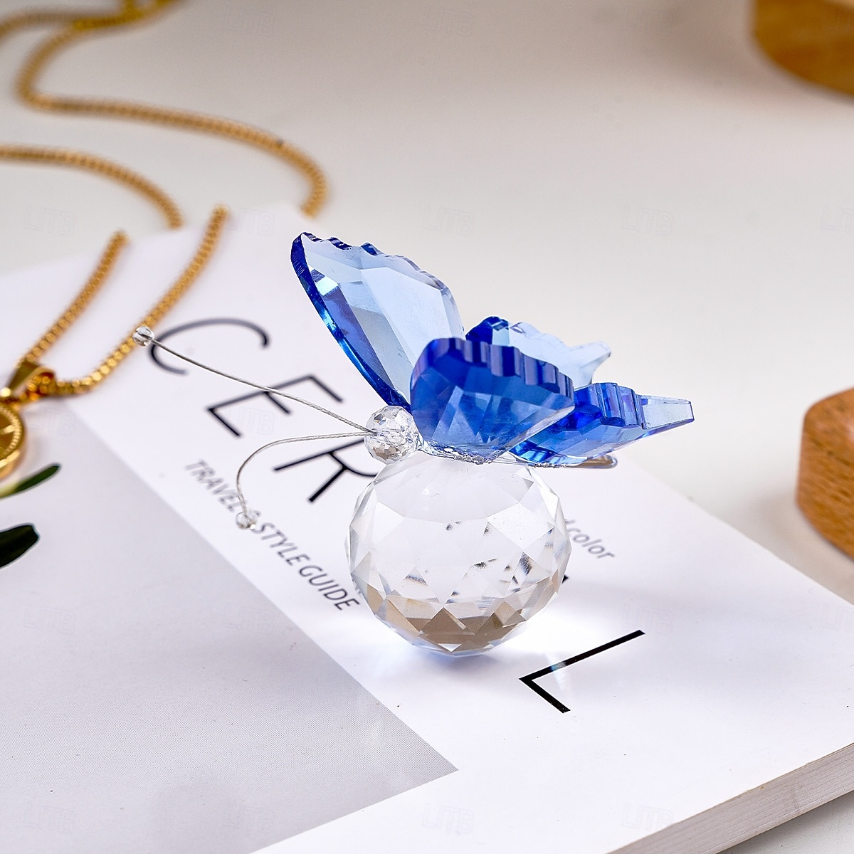 kristályüveg pillangófigura átlátszó gömb alakú talppal, elegáns üveg állatszobor lakberendezéshez, átlátszó pillangó dísz polcra, asztalra vagy ajándéktárgynak 2026 - $10.99 –P9