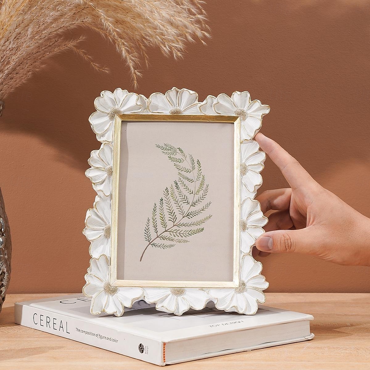 White Resin Photo Frame with Gold-Edged 3D Daisy Design, Square Picture Frame for Desktop Display, Horizontal and Vertical Use, Ideal for Home Decor and Photography Props 2025 - $18.99 –P11
