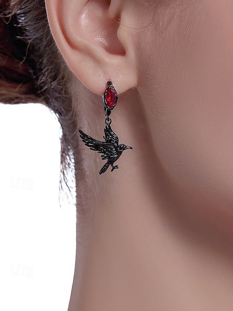 Boucles d'oreilles pendantes gothiques en forme de corbeau pour femme avec pierre précieuse rouge – Bijoux d'Halloween légers en alliage pour fêtes, cosplay et accessoires de costume de 2025 ? $9.99 –P4