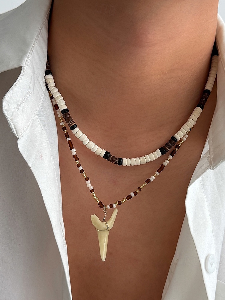 Collar de cuentas tribales multicapa para hombre con colgante de diente acrílico: joyería bohemia informal para uso diario, playa y eventos al aire libre. 2025 - $11.99 –P1