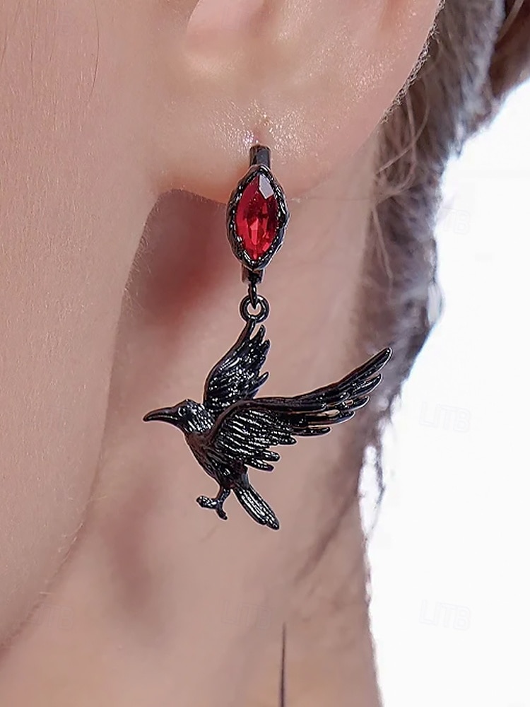 Boucles d'oreilles pendantes gothiques en forme de corbeau pour femme avec pierre précieuse rouge – Bijoux d'Halloween légers en alliage pour fêtes, cosplay et accessoires de costume de 2025 ? $9.99 –P1