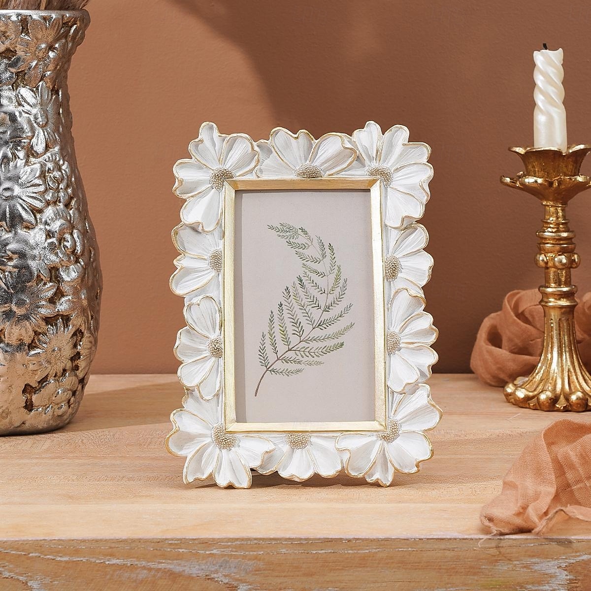 White Resin Photo Frame with Gold-Edged 3D Daisy Design, Square Picture Frame for Desktop Display, Horizontal and Vertical Use, Ideal for Home Decor and Photography Props 2025 - $18.99 –P9