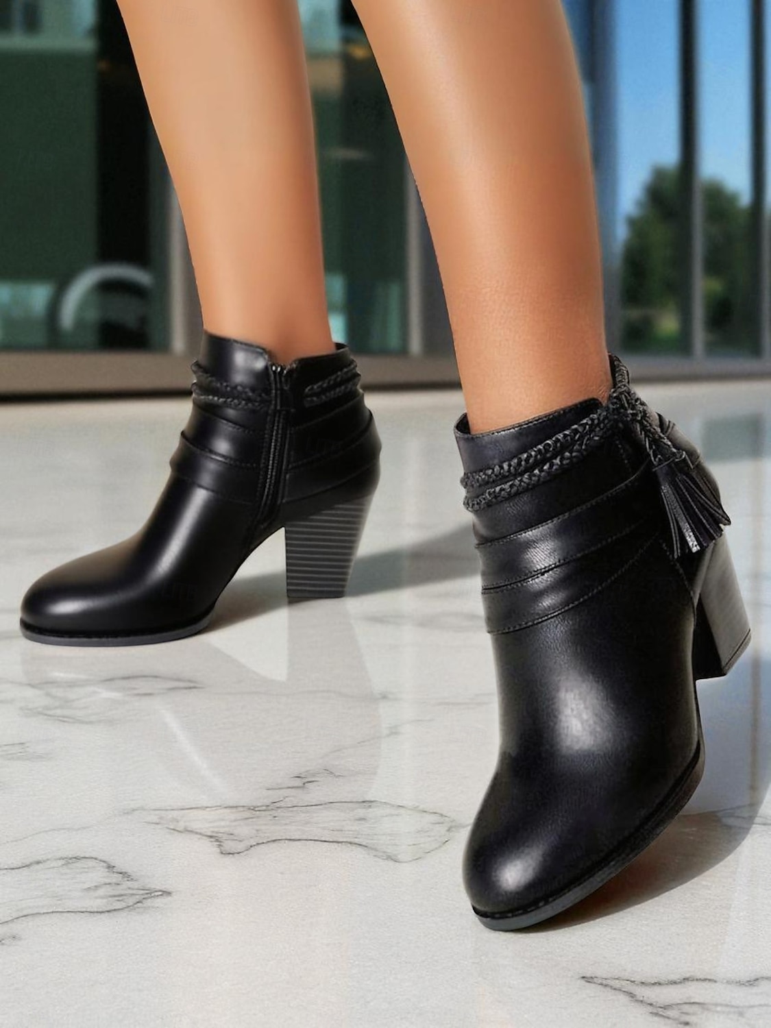 Bottines en similicuir noir pour femme avec bride tressée à pompon - Bottines à talons épais de style western confortables pour les tenues d'automne, les looks bohèmes et les tenues de tous les jours de 2025 ? $42.99 –P2