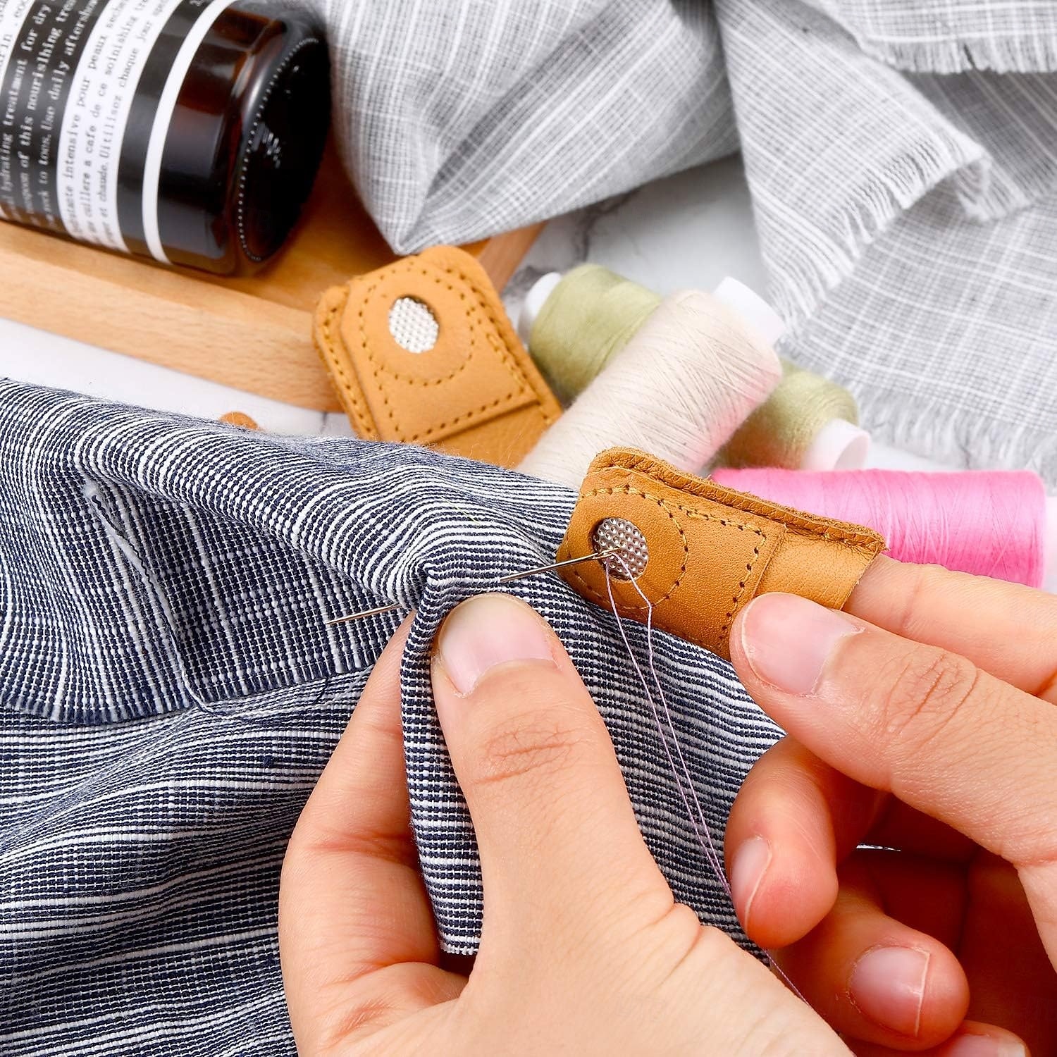 4 dedales de cuero para coser a mano, acolchado, protectores de dedos de cuero, alfileres, agujas, accesorios para manualidades de tejido, herramientas de costura DIY, 2 tamaños 2026 - $15.99 –P5