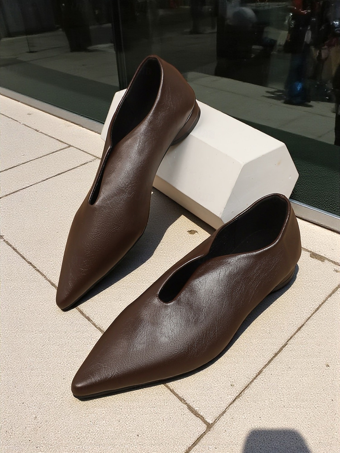 ballerines à bout pointu en similicuir marron pour femmes – mocassins minimalistes à enfiler en V, tenues de bureau élégantes et décontractées au quotidien de 2025 ? $26.99 –P1