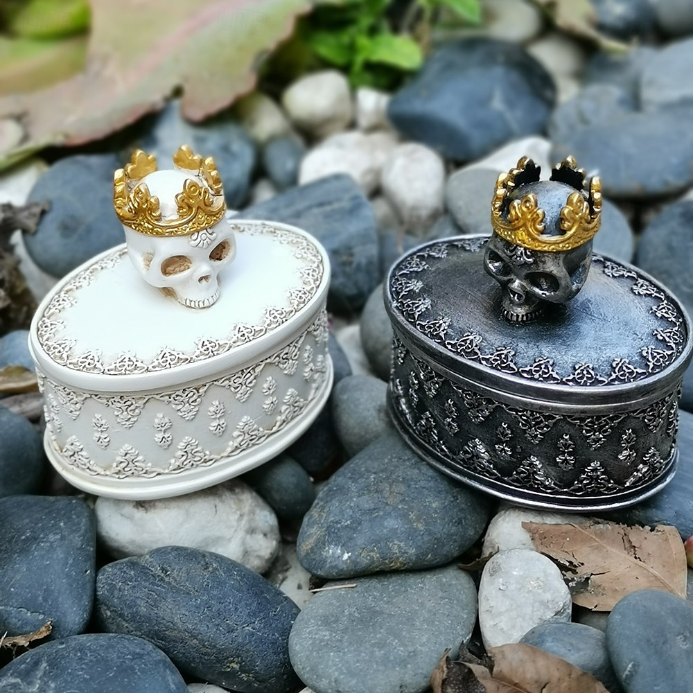 Caixa de armazenamento de joias com estátua de caveira e coroa de Halloween com tampa, à prova de poeira, suporte de vela artesanal, decoração única de Halloween, pequeno enfeite de resina para exibição de mesa em casa de 2025 por $12.99 –P4