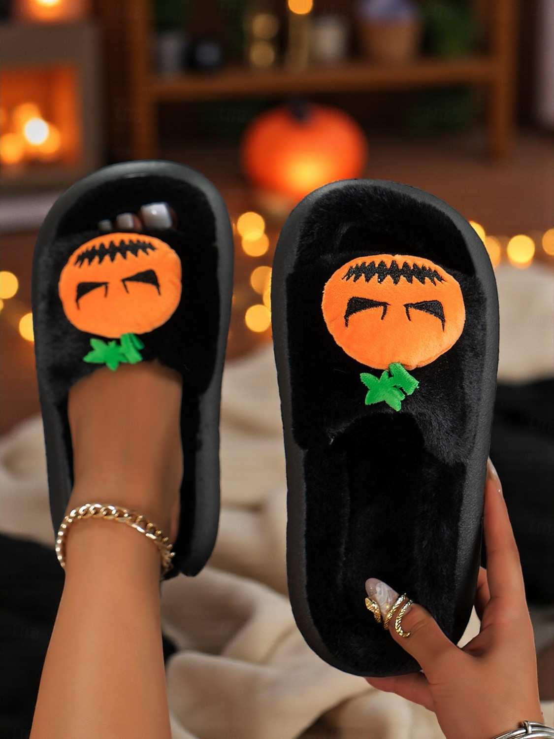 női fehér, bolyhos halloweeni tökcipő – puha beltéri cipő vicces rajzfilmfigurás dizájnnal őszi és ünnepi otthoni viseletre 2025 - $19.99 –P2