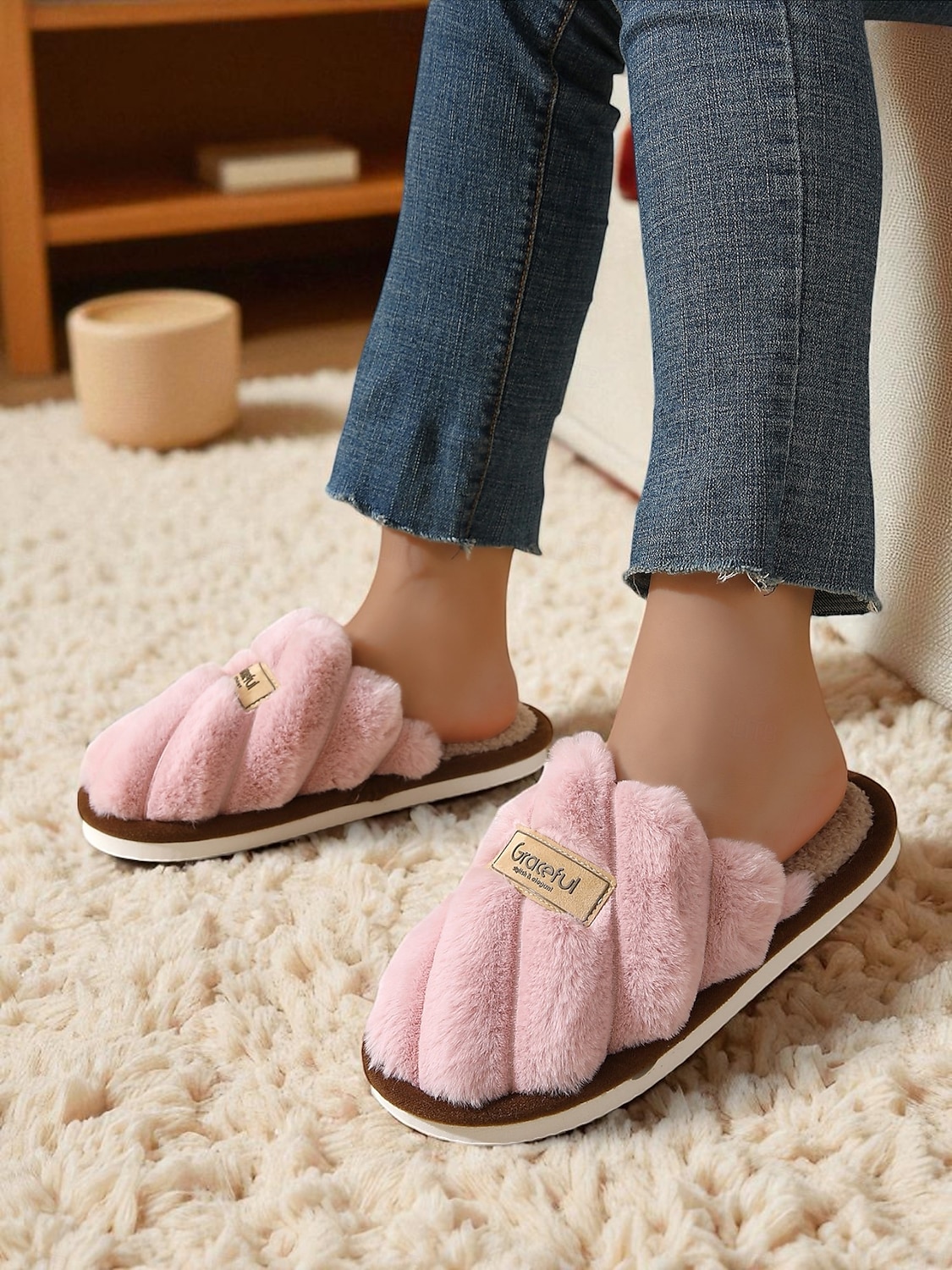 Chaussons en fausse fourrure pour femme – chaussures d'intérieur ultra douces pour le confort hivernal, la détente dans la chambre et la lecture détendue de 2025 ? $14.99 –P5