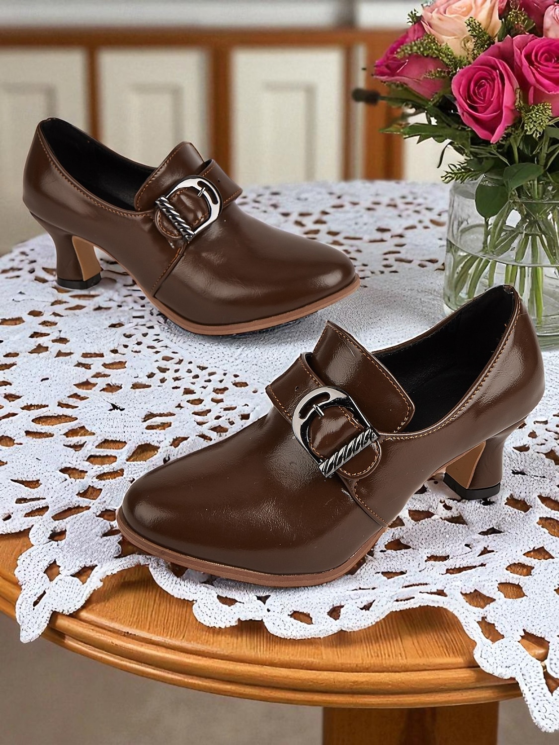 Retro brune damesko med imitert skinn – pumps inspirert av 1930-tallet for elegant kontorantrekk og antrekk i vintagestil 2025 - $46.99 –P1