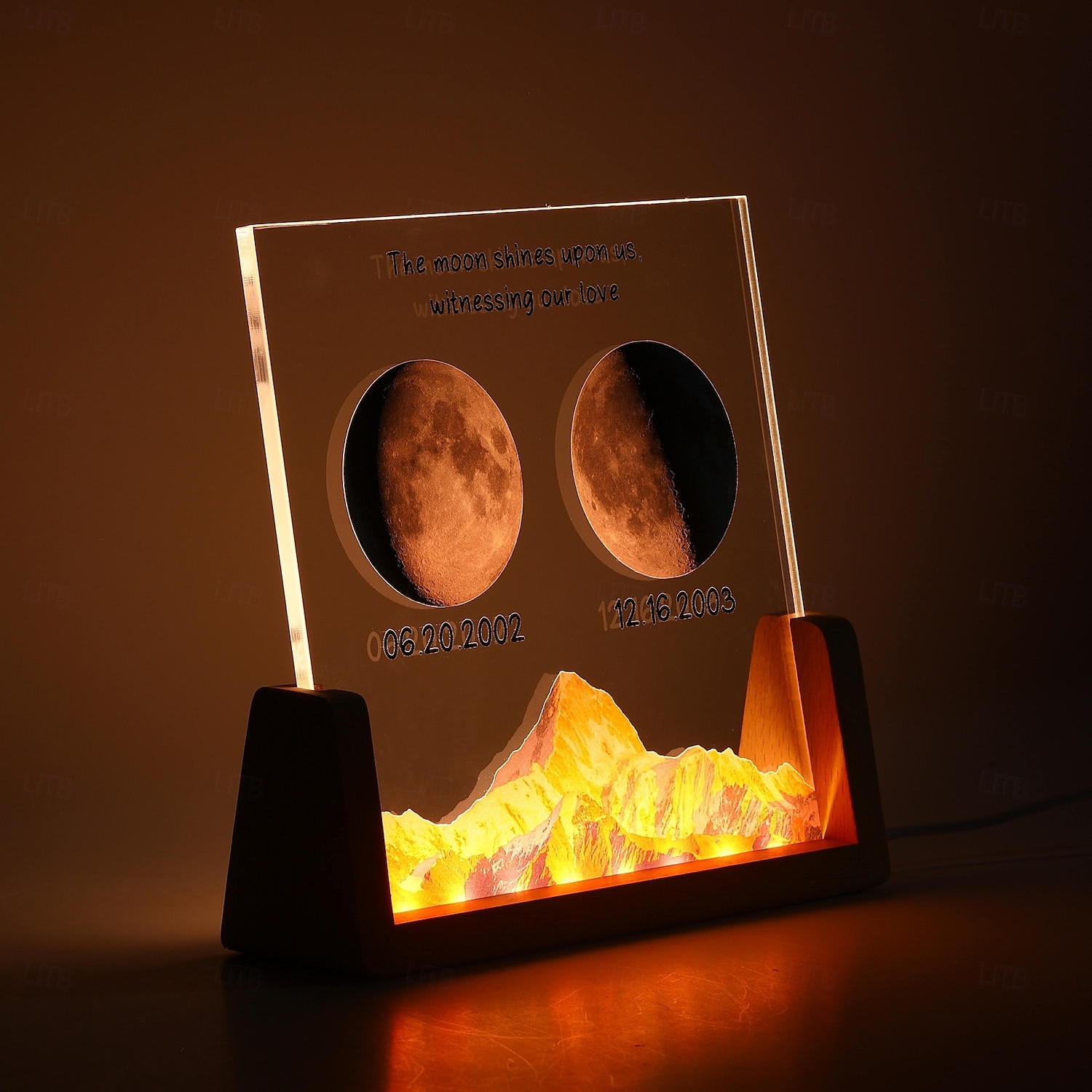 1 luce notturna in acrilico personalizzata che può essere personalizzata in base a una data specifica per mostrare la fase lunare con opzioni per personalizzare testo e data. Questo la rende un regalo del 2025 a $60.99 –P3