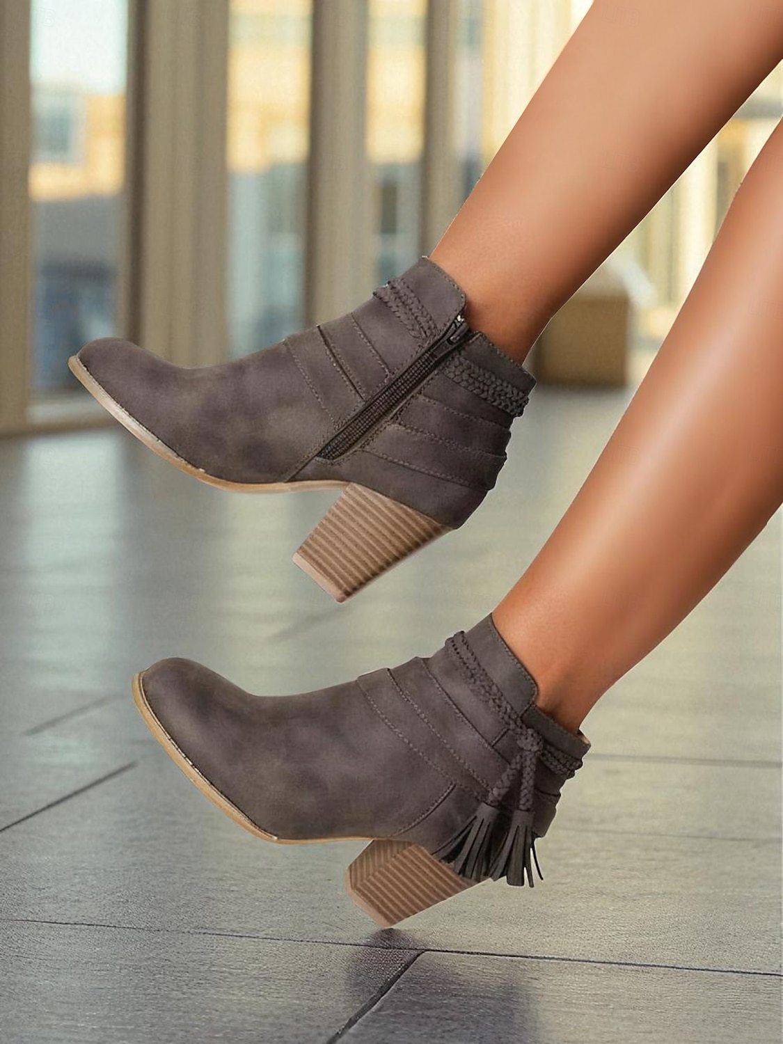 Bottines en similicuir noir pour femme avec bride tressée à pompon - Bottines à talons épais de style western confortables pour les tenues d'automne, les looks bohèmes et les tenues de tous les jours de 2025 ? $42.99 –P5