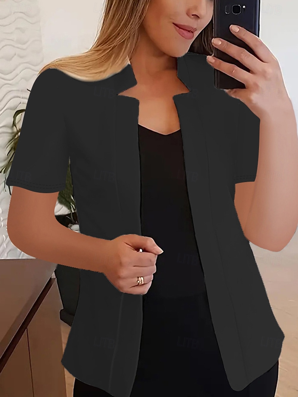 Femmes Blazer Confortable Respirant Coupe ajustée Mode Moderne Uni Travail Quotidien Régulier Col montant Coupe régulière Manches courtes Vêtements d'extérieur Noir Blanche Jaune Été de 2025 ? $24.99 –P10