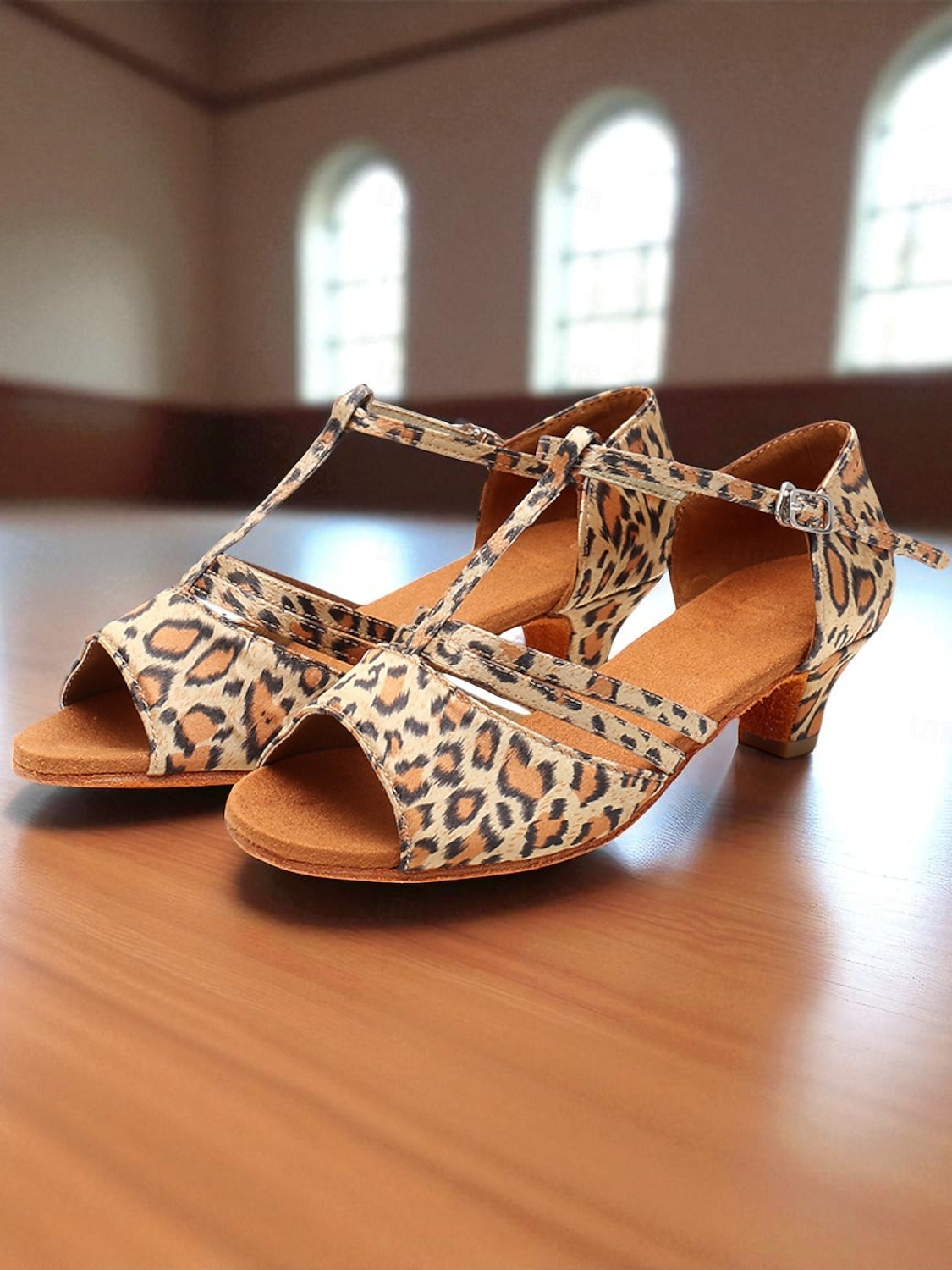 Scarpe da ballo latino in raso nero da donna - tacchi a spillo con cinturino a T per principianti e professionisti, ideali per salsa, rumba e sessioni di pratica del 2025 a $32.99 –P1