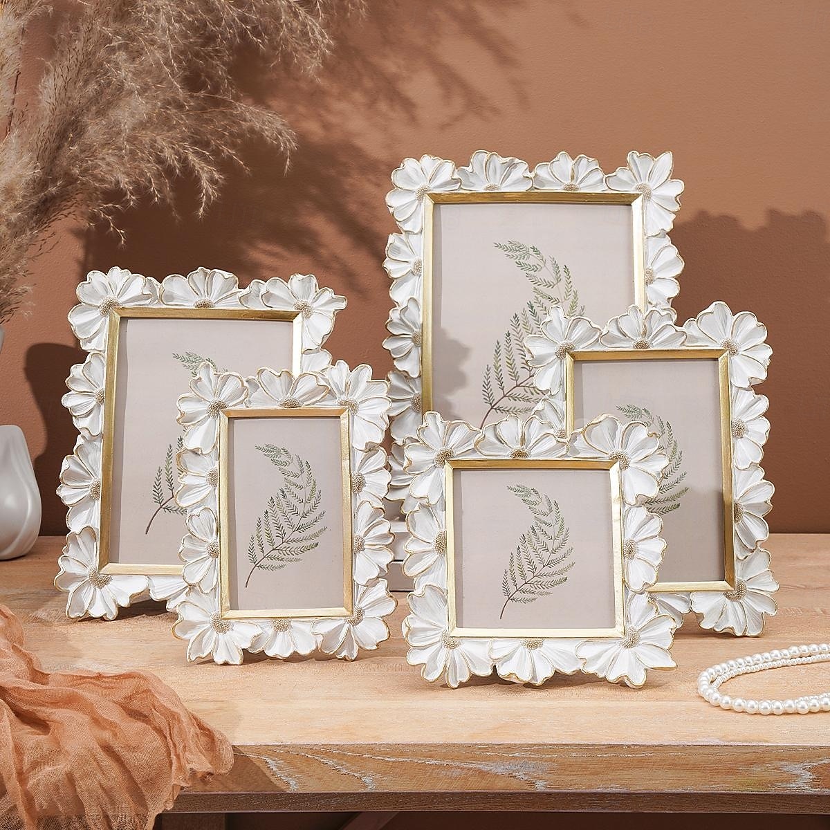 White Resin Photo Frame with Gold-Edged 3D Daisy Design, Square Picture Frame for Desktop Display, Horizontal and Vertical Use, Ideal for Home Decor and Photography Props 2025 - $18.99 –P1