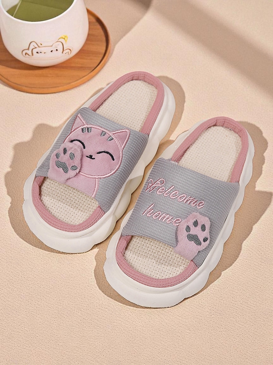 Pantufas femininas estilo cat paw slide – pantufas com solado de espuma macio e aberto para ambientes internos, ideais para a vida no dormitório, relaxamento em casa e noites aconchegantes de 2025 por $14.99 –P1