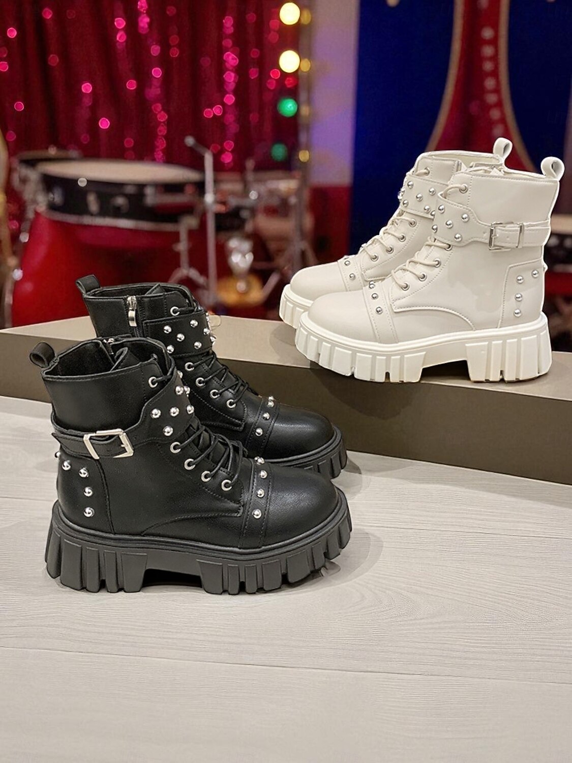 bottes motardes cloutées en similicuir noir pour femme avec semelle plateforme épaisse et fermeture éclair latérale &Bottines à boucle style punk pour ados et femmes, idéales pour les concerts et le de 2025 ? $29.99 –P1