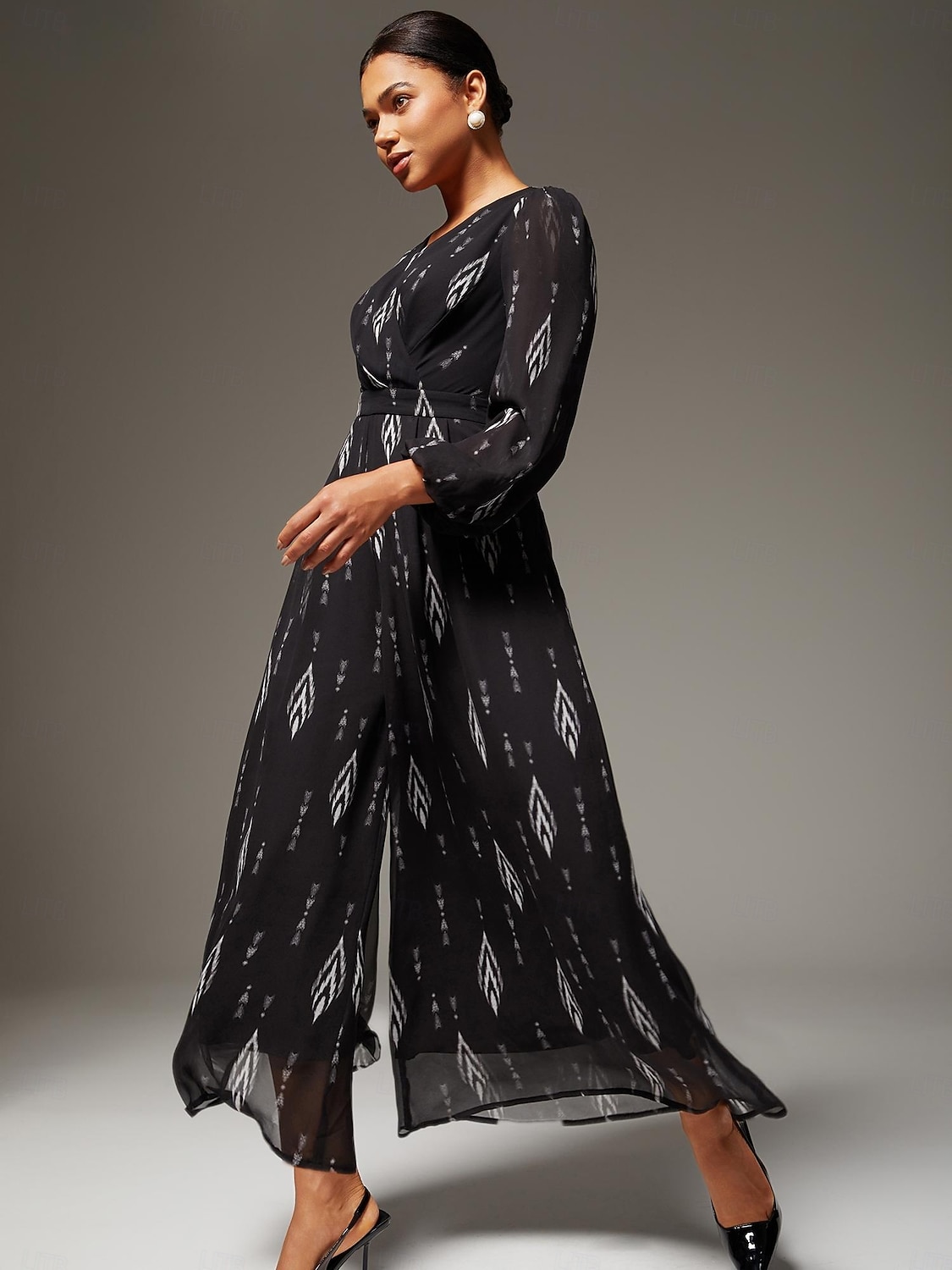 Combinaison femme en mousseline noire imprimée à jambes larges, col en V, taille cintrée, élégante, idéale pour les fêtes, tenue quotidienne, idéale pour le printemps et l'automne de 2025 ? $156.99 –P1