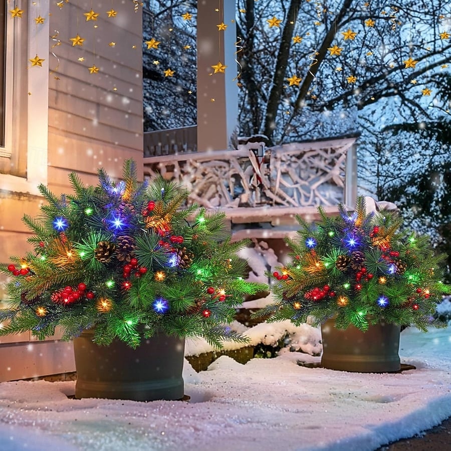 Urna de árbol de Navidad artificial preiluminada, decoración navideña para exteriores con plantas artificiales adornadas con adornos variados y luces LED blancas preinstaladas, decoración navideña con 2025 - $29.99 –P16