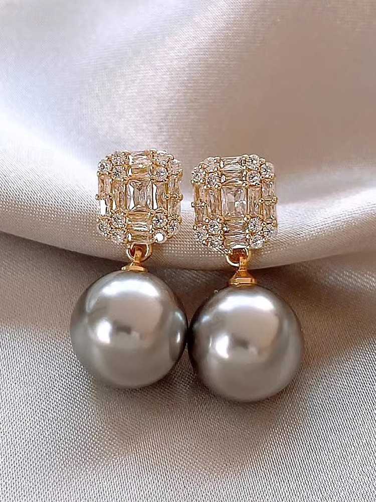 Boucles d'oreilles en perles et strass pour femmes - Boucles d'oreilles à tige en or avec breloque en grappe sur le dessus, bijoux en alliage élégants pour le travail, les rendez-vous et les occasions formelles de 2025 ? $3.49 –P5