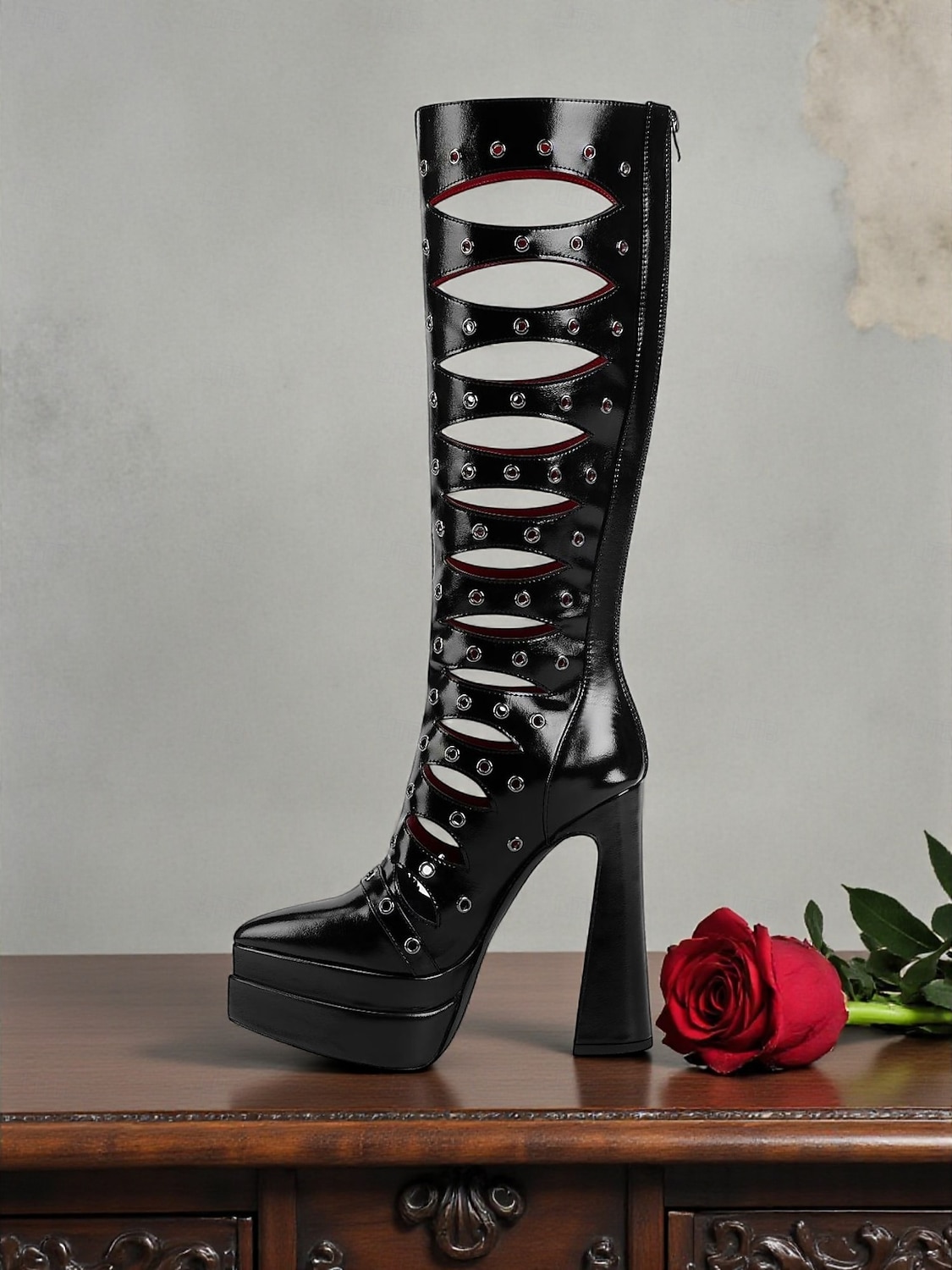 Bottes hautes gothiques ajourées pour femmes, bottes à talons à lacets rétro avec design découpé, chaussures de costume élégantes pour tenues de fête d'Halloween de 2025 ? $109.99 –P2