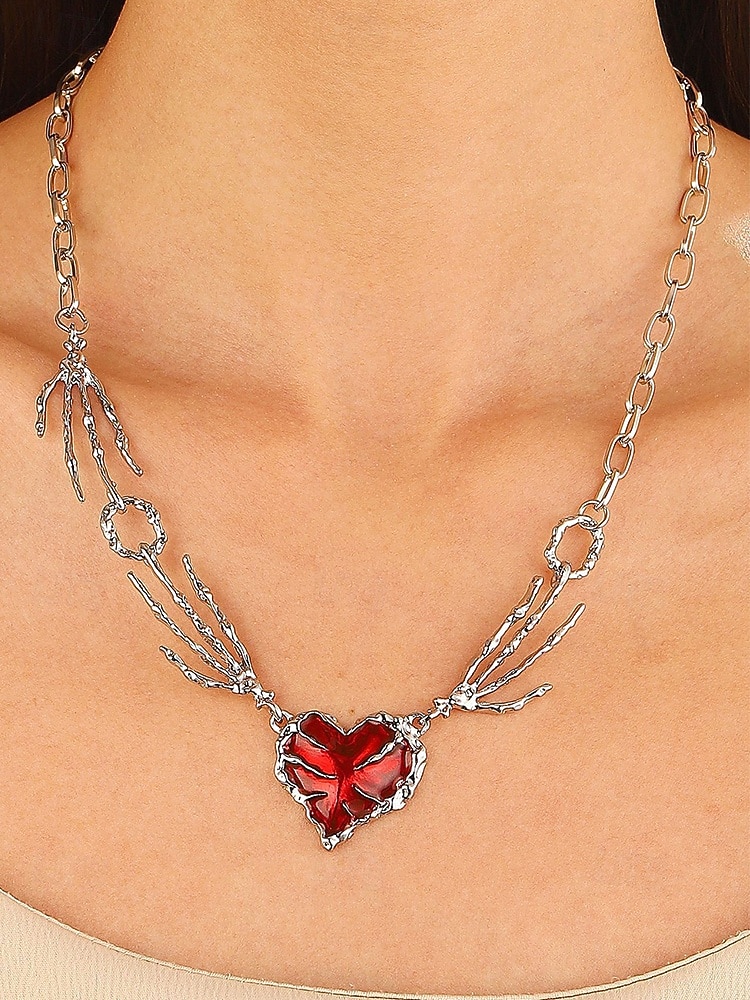 Collana da donna con ciondolo a forma di cuore e mano scheletrica per Halloween, catena con gemma rossa punk gotica, gioielli per feste in maschera e cosplay del 2025 a $7.99 –P1
