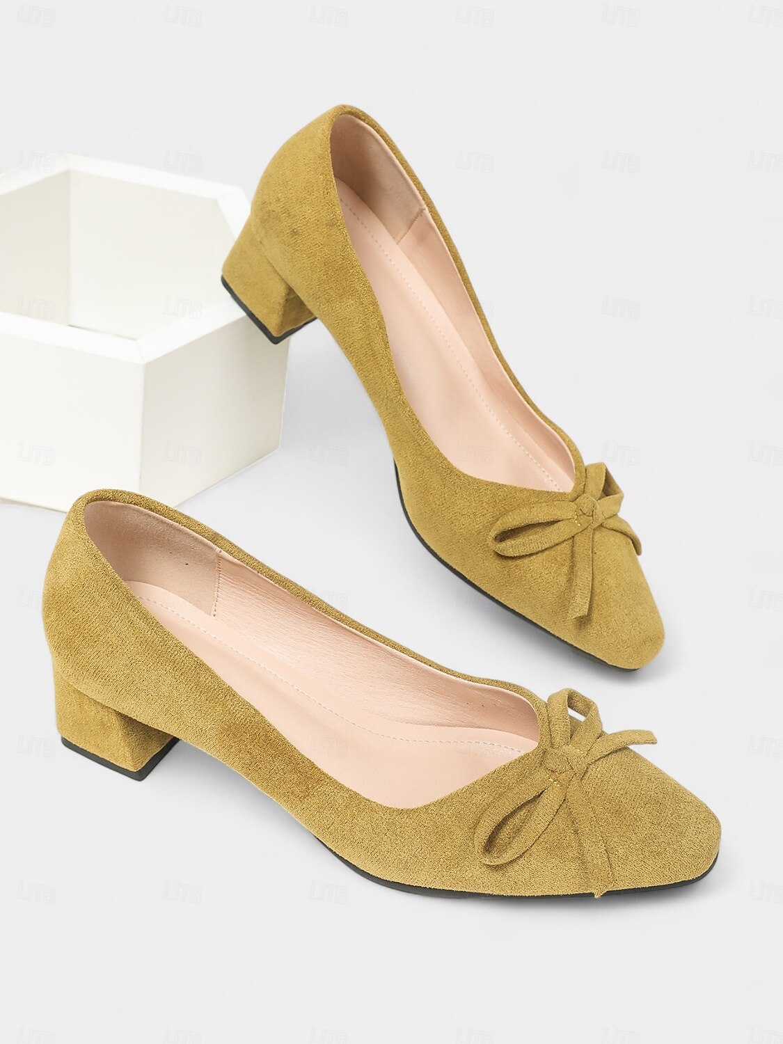 Escarpins à talons carrés en daim jaune moutarde pour femmes