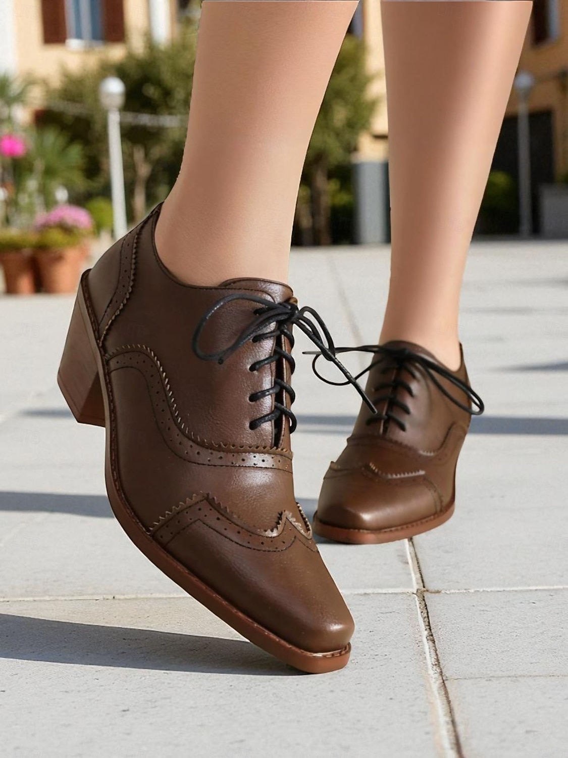 Women's 1950s Vintage Burgundy Lace-Up Oxford Shoes - Faux Leather Wingtip Brogues with Low Block Heel Women's 1950s Vintage Burgundy Lace-Up Oxford Shoes - Faux Leather Wingtip Brogues with Low Block Heel