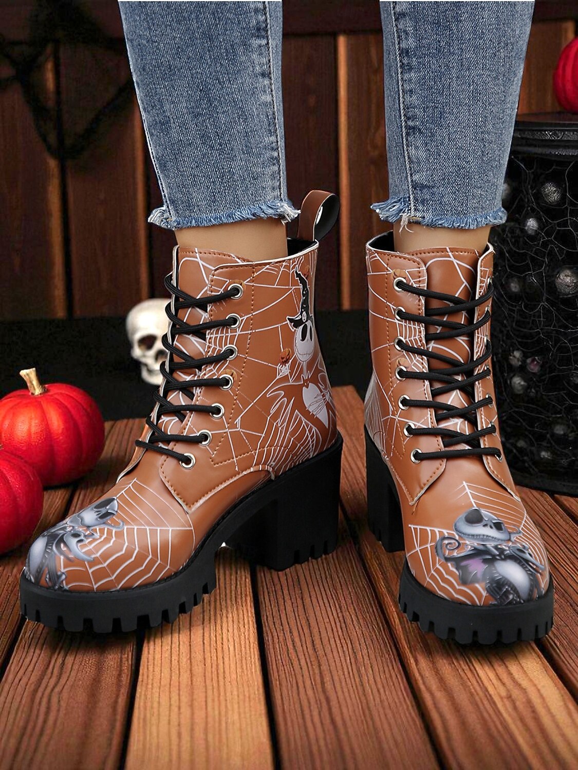 Bottines de combat à talons épais pour femmes, motif tête de mort d'Halloween et toile d'araignée – bottines gothiques à lacets pour cosplay, porte-bonheur et mode automnale effrayante de 2025 ? $34.99 –P3