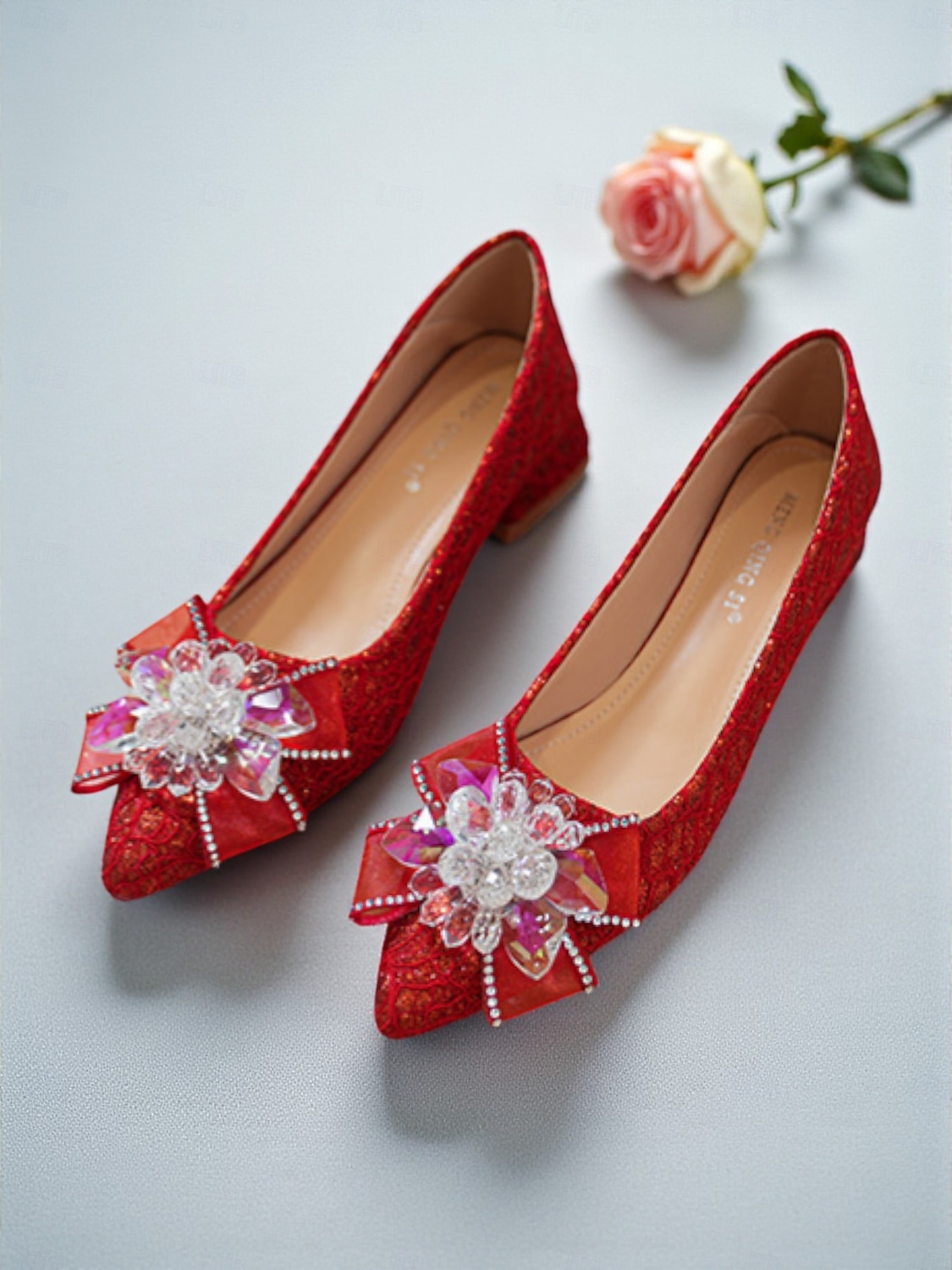 scarpe da sposa da donna con tacco basso e blocco in pizzo glitterato - eleganti décolleté da sposa con punta a punta e fiocco di cristalli per spose, damigelle ed eventi formali del 2025 a $34.99 –P6