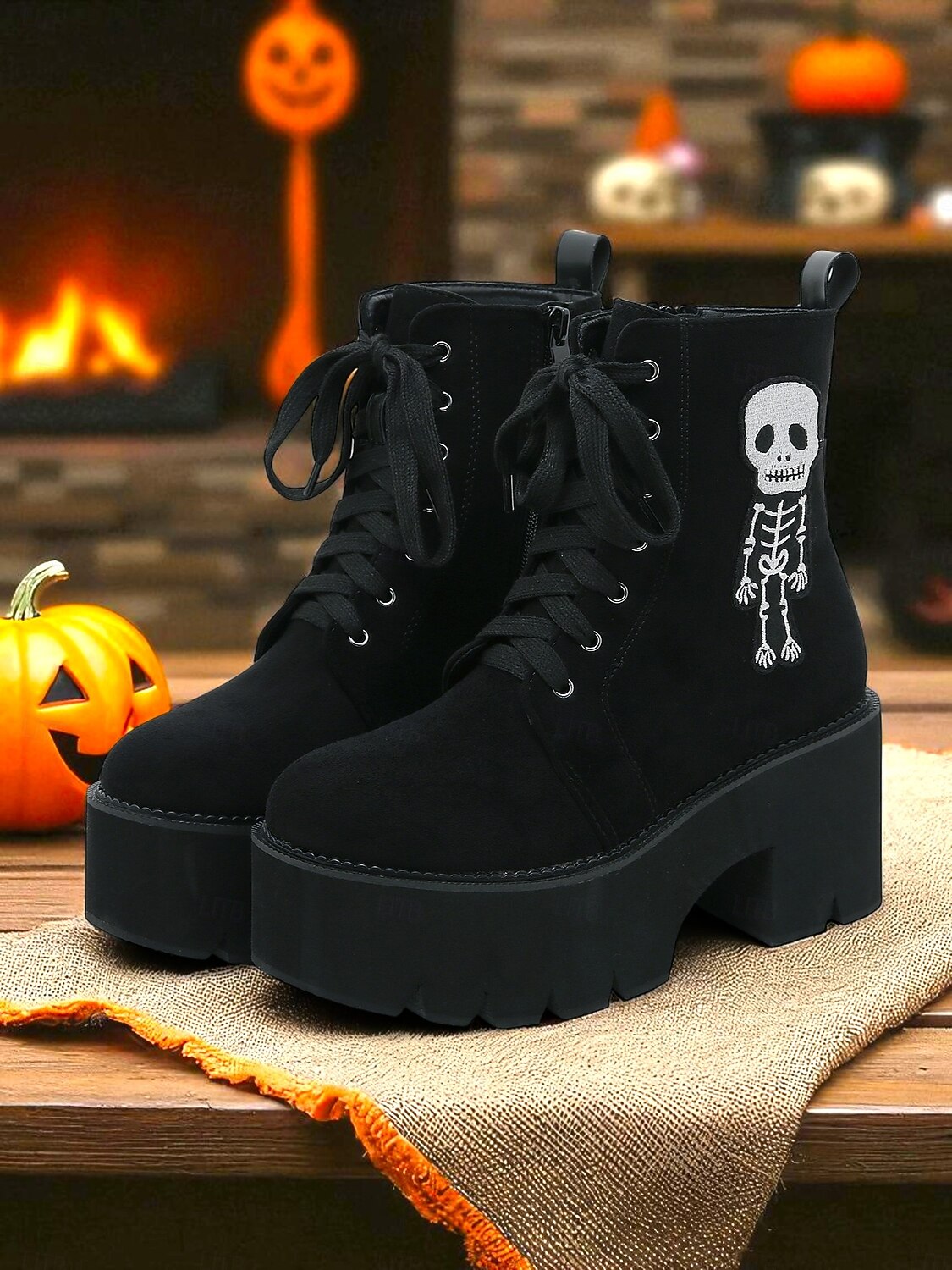 Bottines gothiques à plateforme en daim noir pour femmes - Bottines à lacets et talons épais avec broderie squelette pour Halloween et cosplay d'automne &tenue de fête de 2025 ? $69.99 –P1