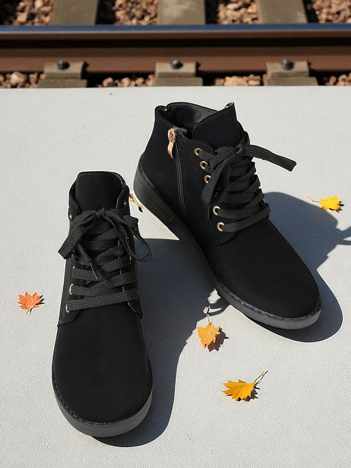 Botines negros de mujer: botas cortas con cordones y hebilla de corazón para looks casuales y streetwear. 2025 - $32.99 –P2