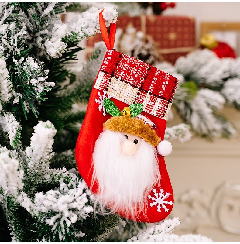 4 Weihnachtsstrümpfe, Glocken, Schneeflocken, Weihnachtsmann, Schneemann, Rentier, Geschenktüten, Weihnachtsfeier-Dekoration 2025 - $9.99 –P4
