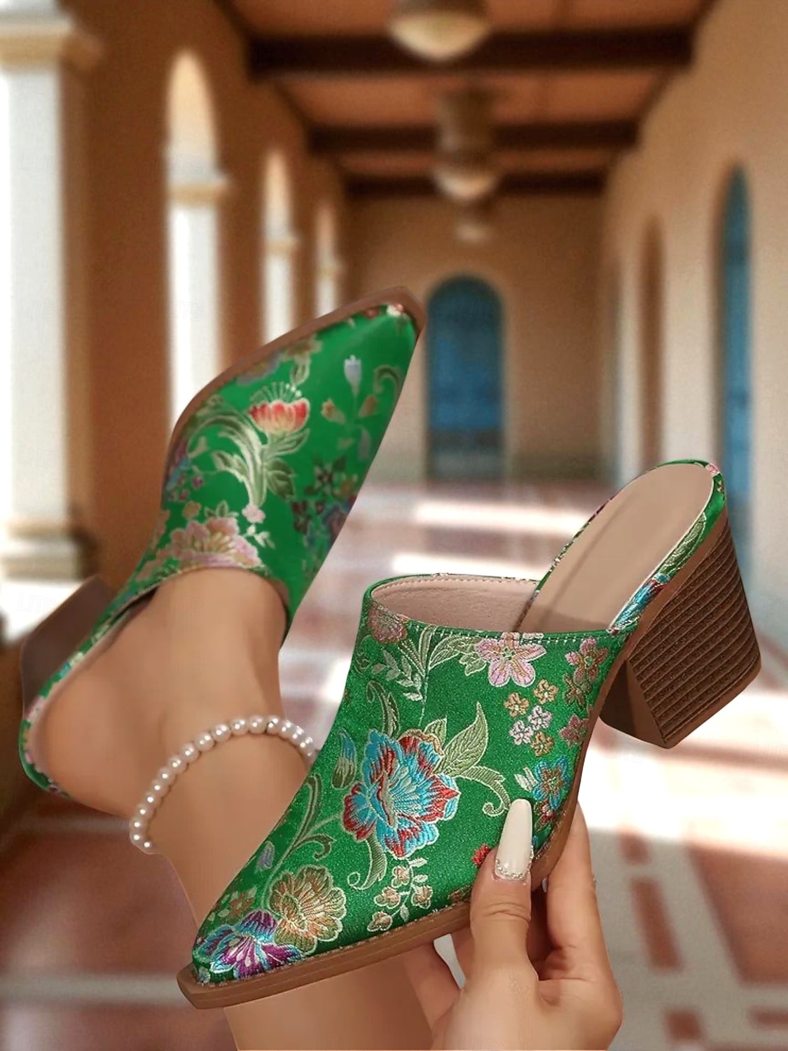 sandali con tacco a blocco in jacquard verde anni '50 da donna – sandali con tacco a blocco slip-on in broccato floreale per look di ispirazione vintage, outfit eleganti ed eventi culturali del 2025 a $34.99 –P4