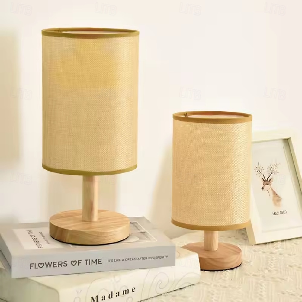 asztali lámpa kis éjjeli lámpa éjjeliszekrény lámpa natúr kerek fa talppal &vászon anyagból készült ernyő, USB-s éjszakai fény hálószobába, nappaliba, gyerekszobába 2026 - $15.99 –P1