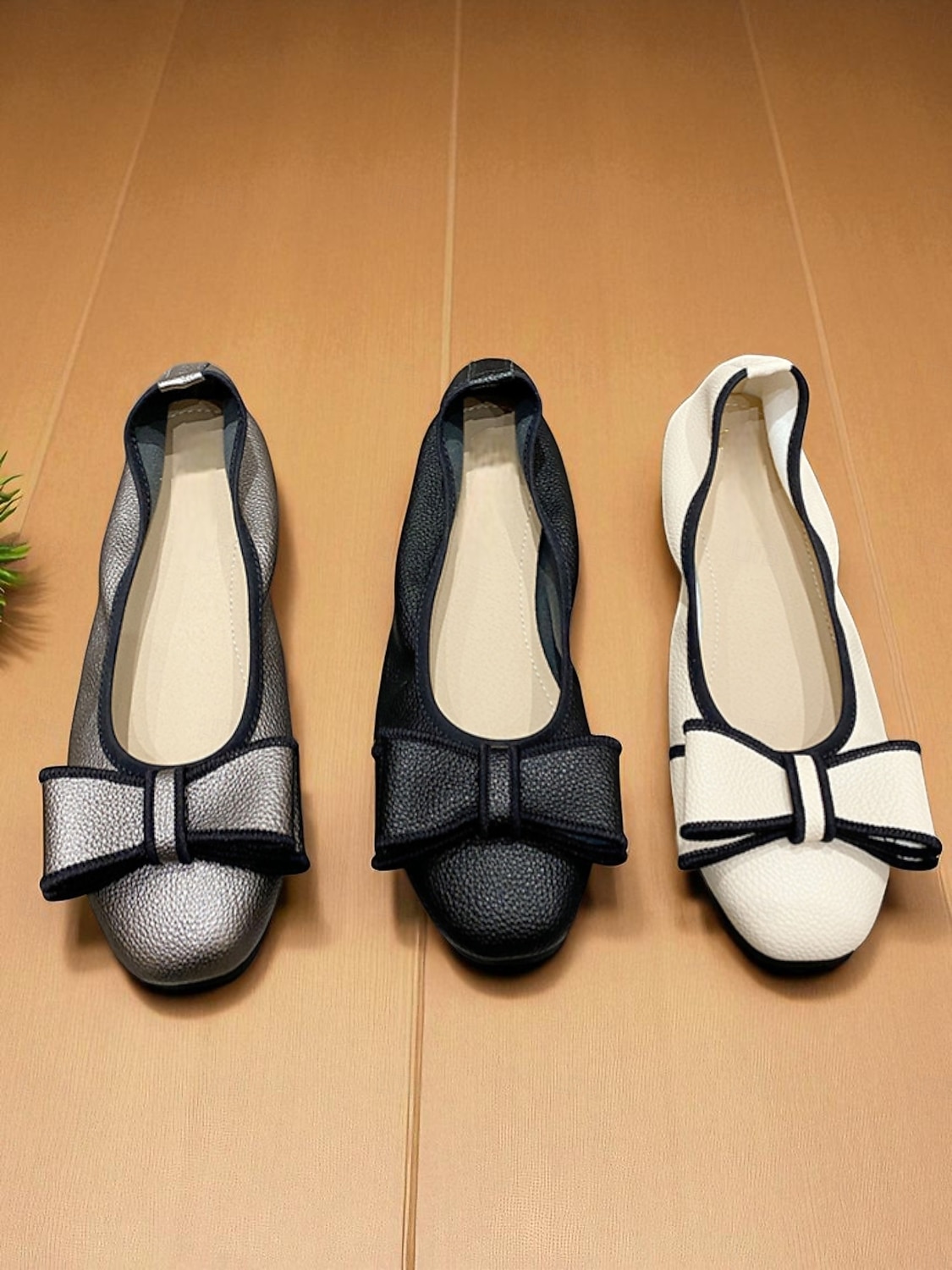 Ballerines en similicuir crème pour femmes - chaussures à enfiler à bout rond avec bordure noire et nœud décoratif, chaussures confortables pour un usage décontracté, au bureau et au quotidien de 2025 ? $34.99 –P1