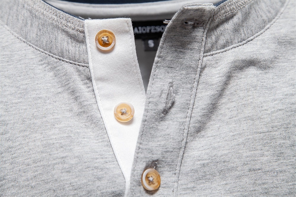 Homme Chemise en coton manche longue Couleur Pleine Frais Quotidien Occasionnel Boutons Henley École Entraînement Extérieur Toutes saisons Gris foncé Blanche Bleu T-shirt Henley de 2025 ? $32.99 –P19