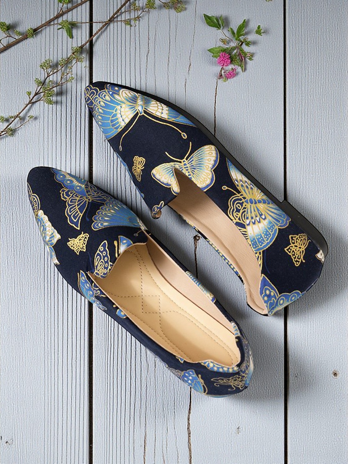 Chaussures plates rouges à bout pointu pour femmes – mocassins élégants à enfiler pour Noël, les fêtes et les tenues décontractées du quotidien de 2025 ? $19.99 –P1