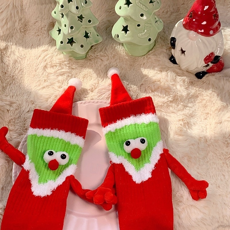 Calcetines navideños divertidos de dibujos animados para mujer: cómodos calcetines cálidos de invierno estilo Papá Noel en rojo y verde para fiestas y regalos navideños. 2025 - $11.99 –P5