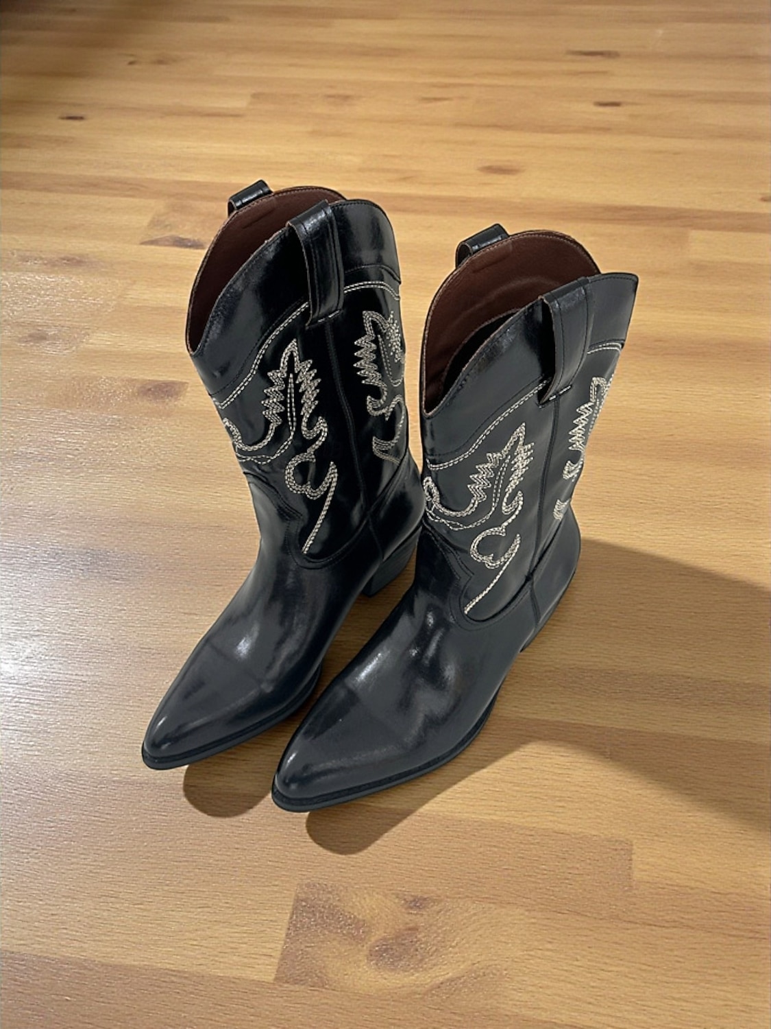 női cowboy csizma hímzett western varrással, hegyes orrú és alacsony sarokkal - stílusos városi casual lábbeli női utcai viseletre és mindennapi viseletre 2025 - $59.99 –P2